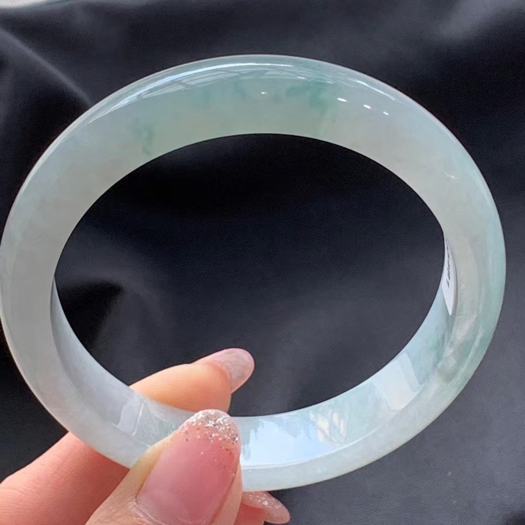 缅甸翡翠a货手镯糯化种水飘蓝花翡翠手镯一手货源6900元 圈口58.