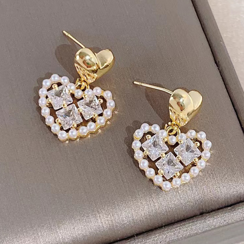 Autumn and Winter 2023 New Fashionable Elegant Earrings for Women Sterling Silver Needle High-Grade Peach Heart Earrings Personality Pearl Earrings