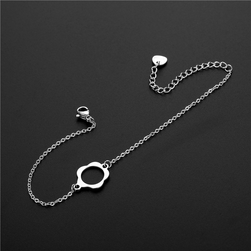 Amazon New Cold Style Flower Bracelet Popular Stainless Steel Hollow Small Flower Bracelet Titanium Steel Hand Jewelry Wholesale