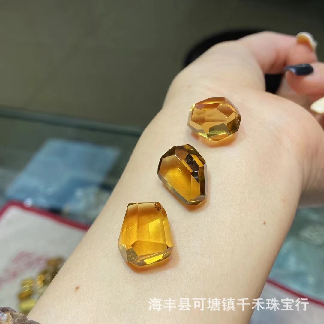 天然巴西黄水晶随形裸石配饰批发 黄水晶切面散珠diy手链饰品配件