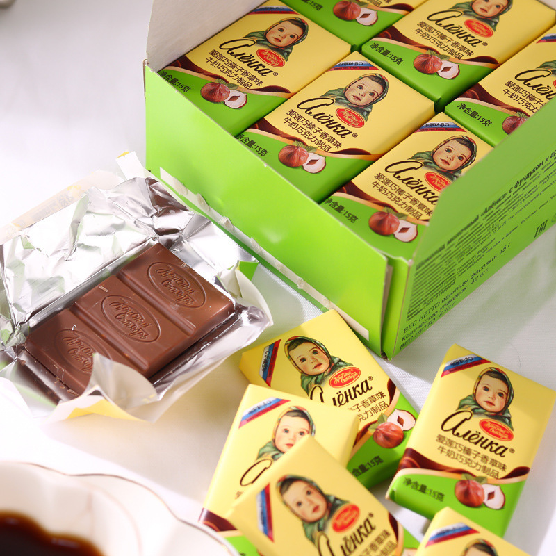 俄罗斯进口 商超热卖爱莲巧alenka大头娃娃香草榛子黑巧克力15g