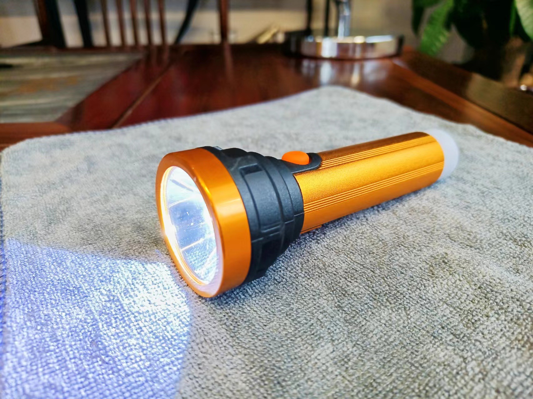 LED Power Torch Wholesale Energy Saving Lamp Household Lithium Battery Rechargeable Flashlight Long Shot Outdoor Lighting Lamp