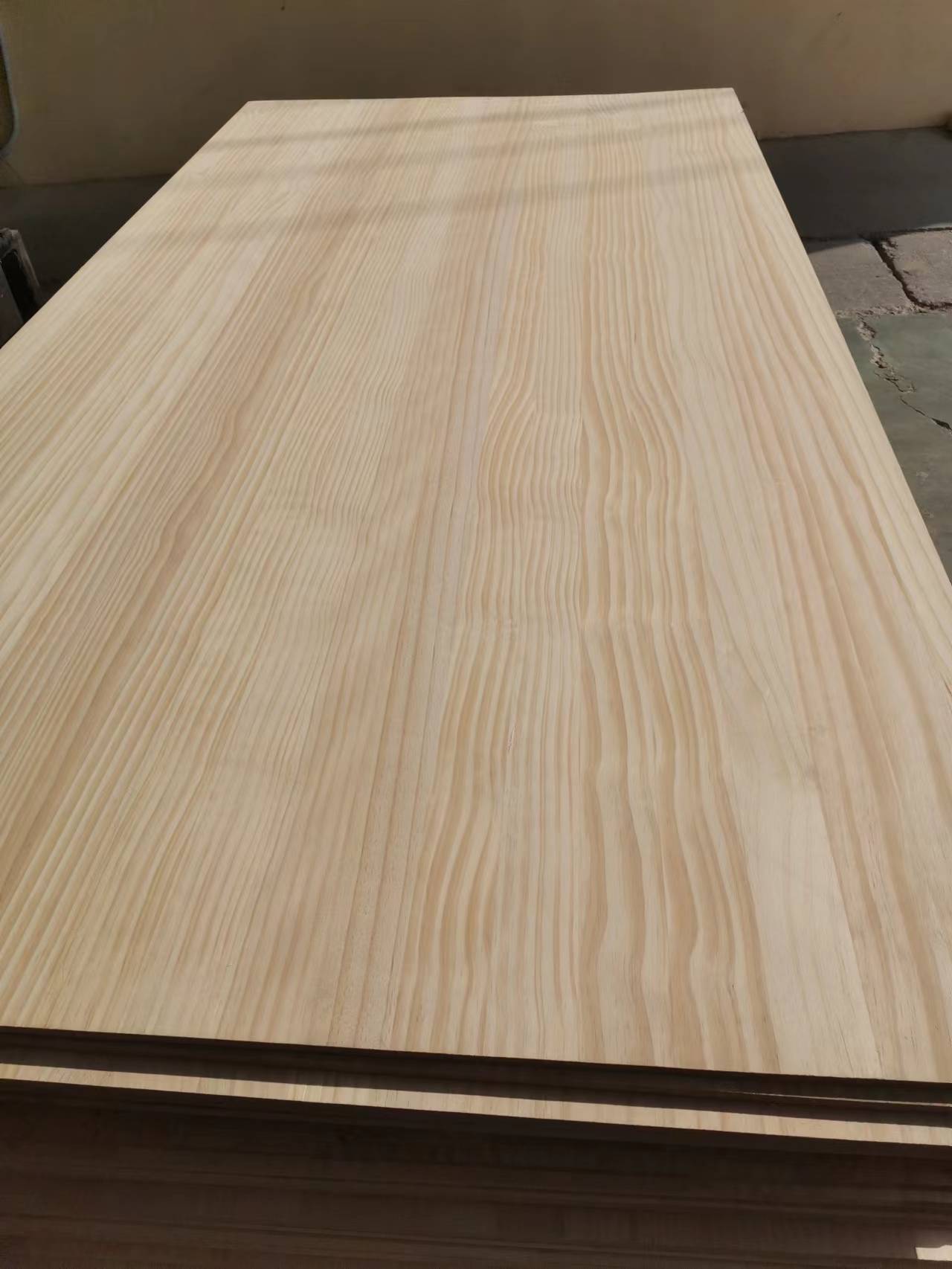 厂家供应9厘直拼板辐射松集成材实木插接板衣柜装修板实木板