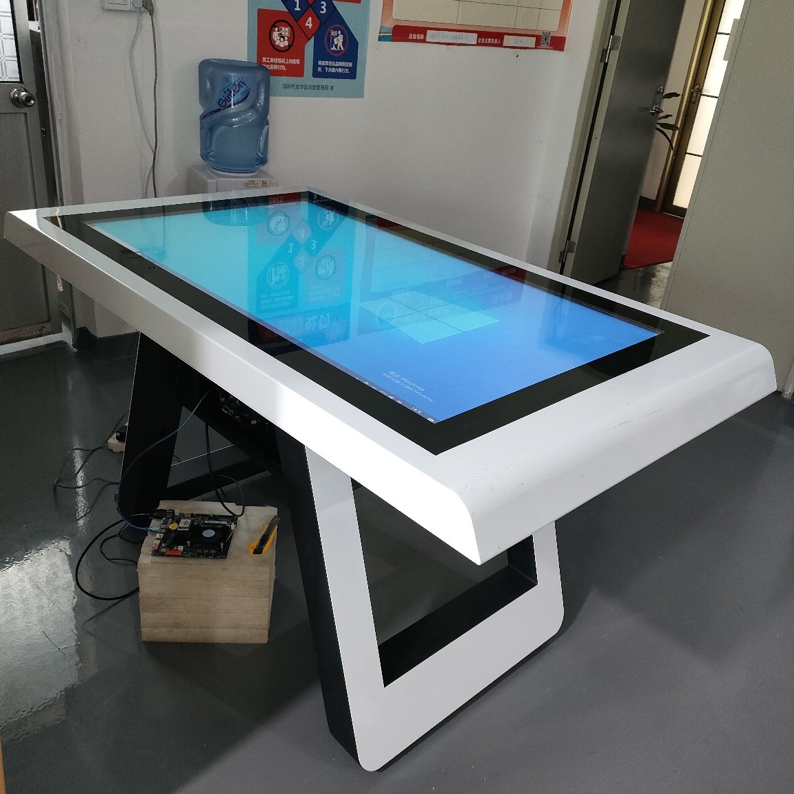 55寸物体识别触摸屏 触摸桌5d vr展示一体机 电容触摸屏厂家