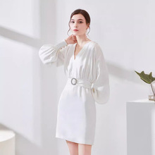 白色灯笼袖V领连衣裙女2024春新款名媛气质设计感小众修身包臀裙