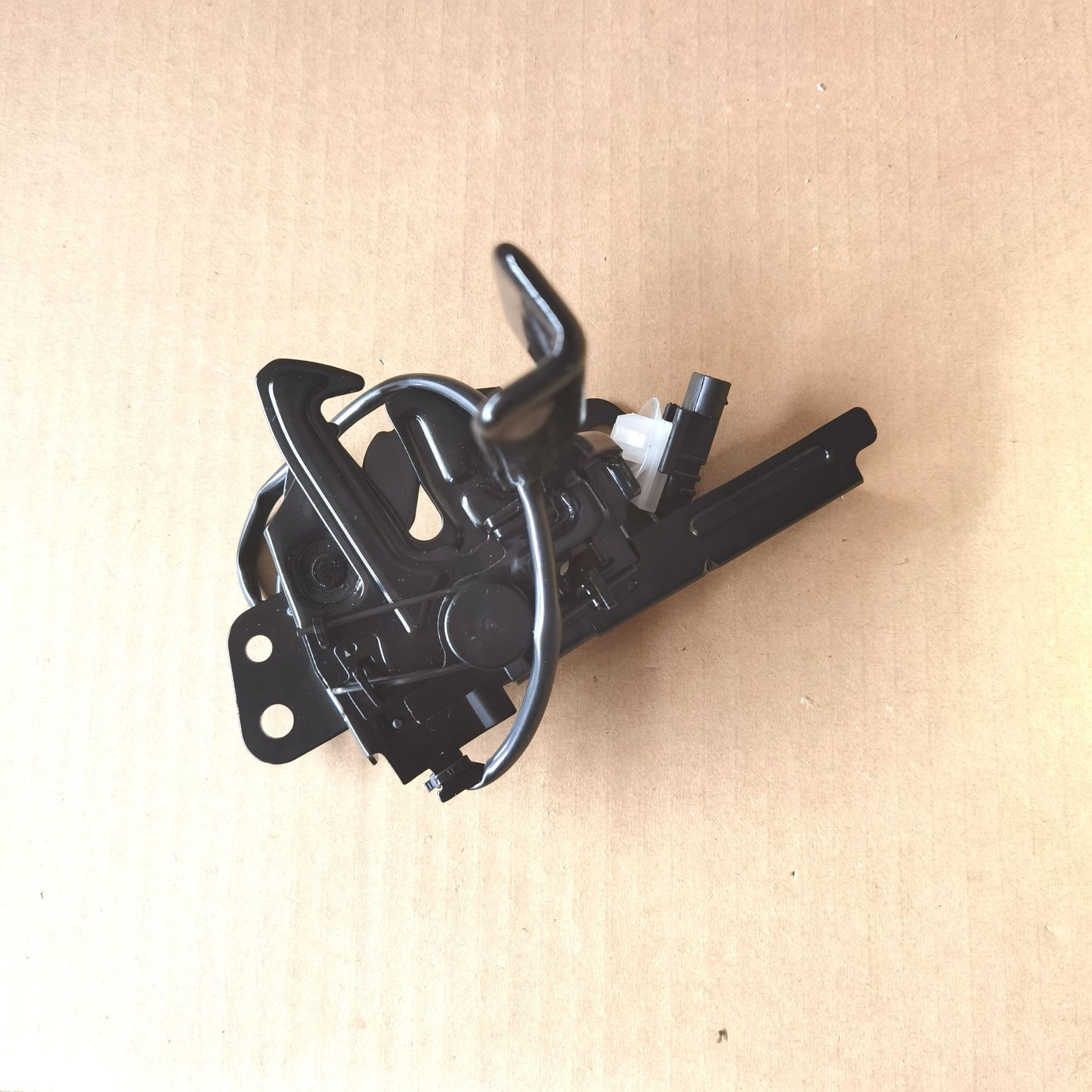 81130f2010适用于现代起亚 2017-2018 elantra 发动机罩锁闩总成