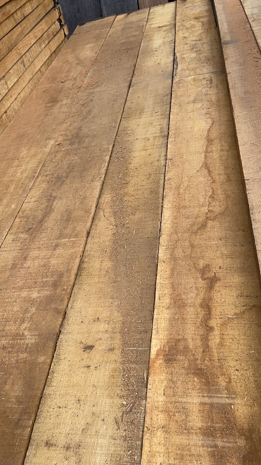 黄芸香fsc  金丝梨木 原木 拼接 实木烘干  大量远销各地