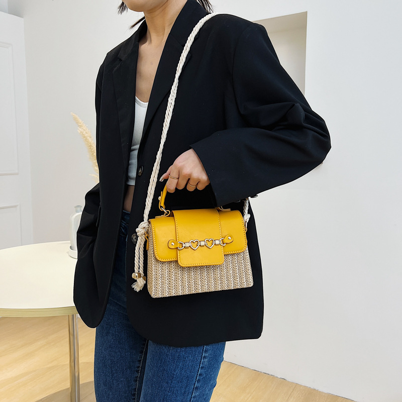 Small Bag Women's Winter New 2022 Fashion Japan and South Korea Small Square Bag Shoulder Handbag Girlish Style Cute Crossbody Bag