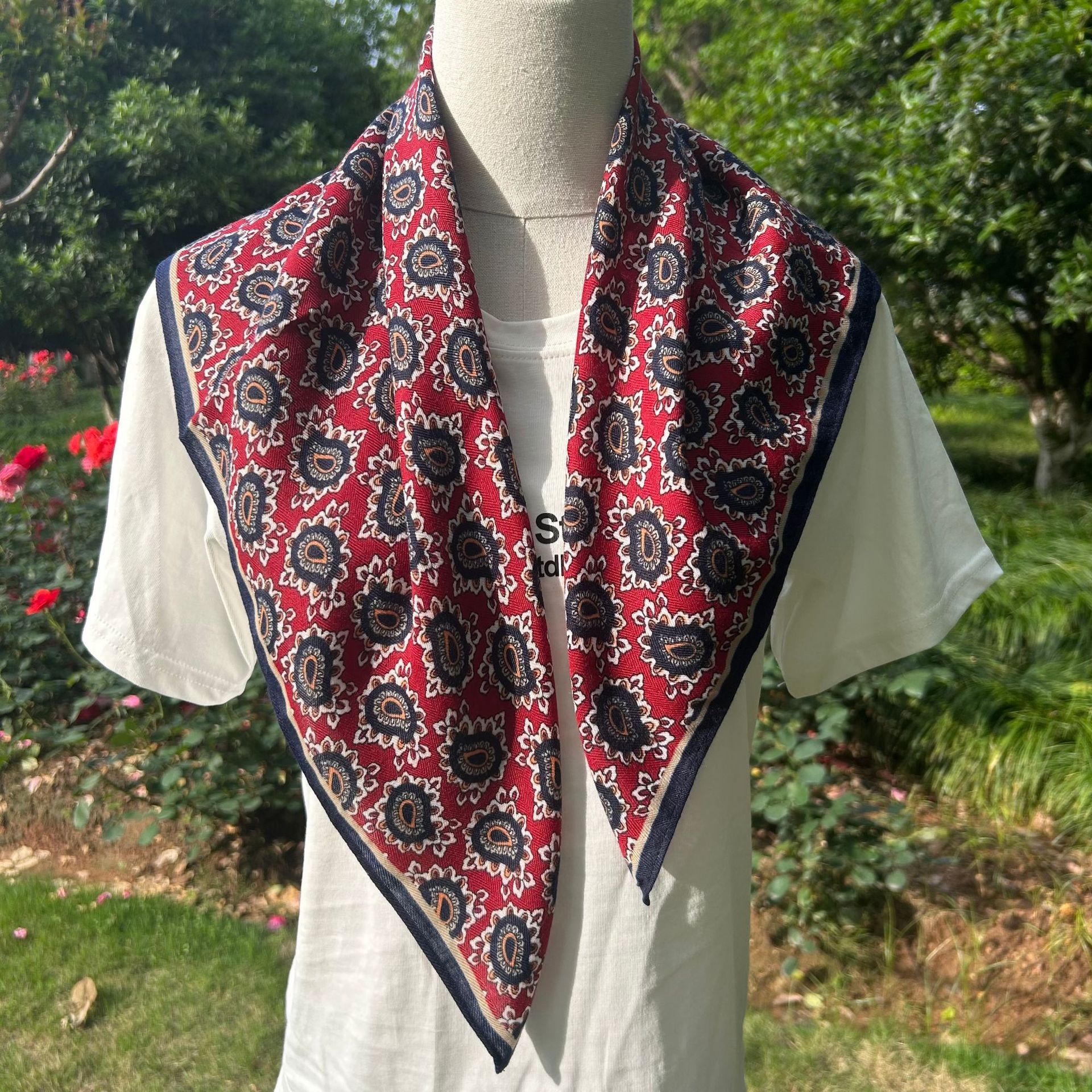 新款气质韩版披肩棉麻丝巾女百搭装饰领巾春秋薄款网红70方巾