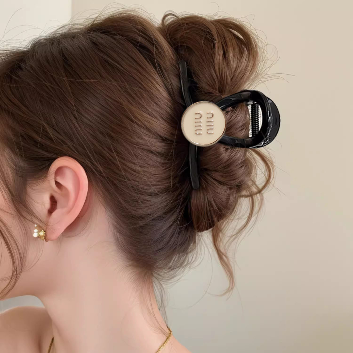 高级感字母抓夹后脑勺盘发鲨鱼夹法式新款发抓子发夹发卡发饰