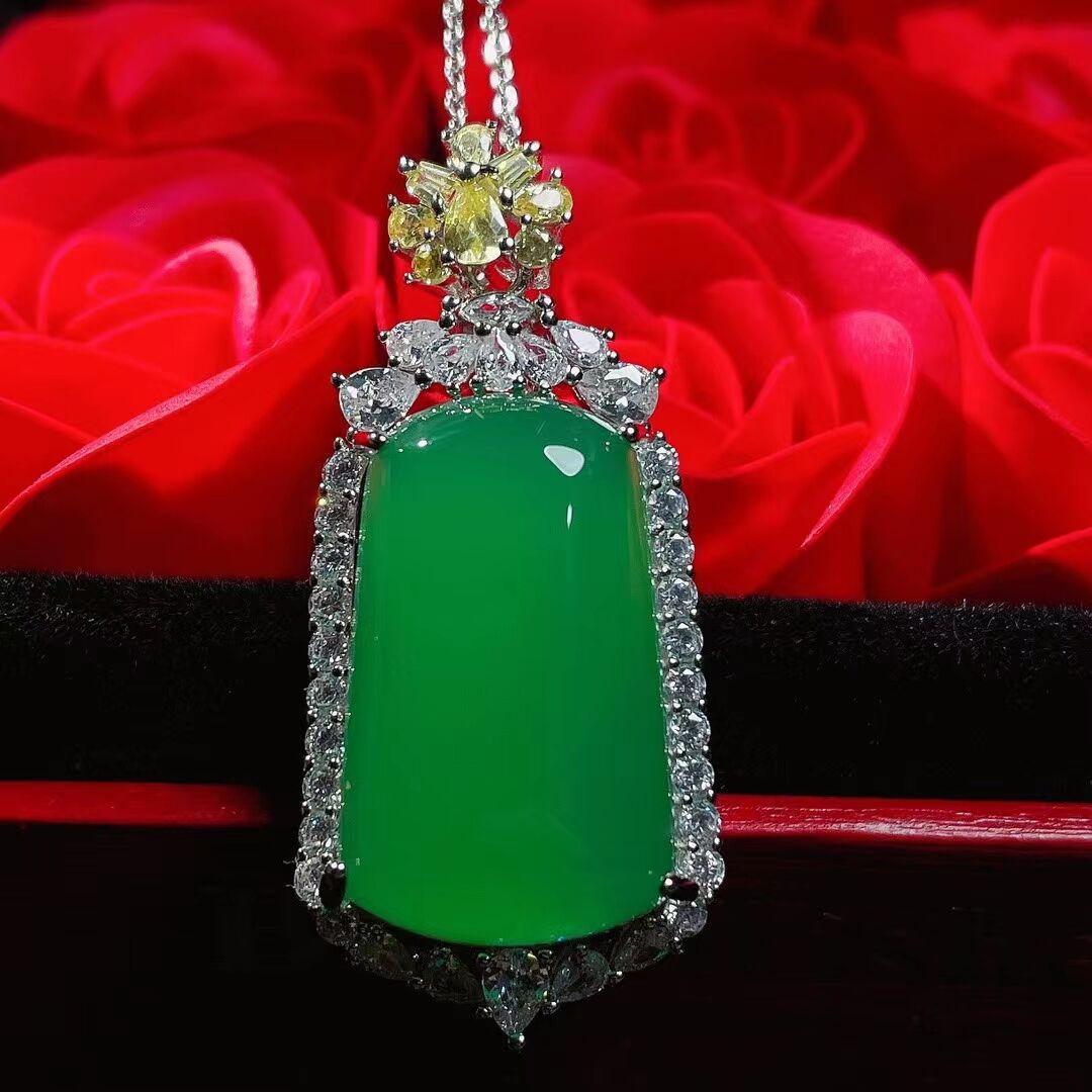 批发高冰绿玉髓满钻镶嵌无事牌吊坠玛瑙玉石项链挂件首饰礼品