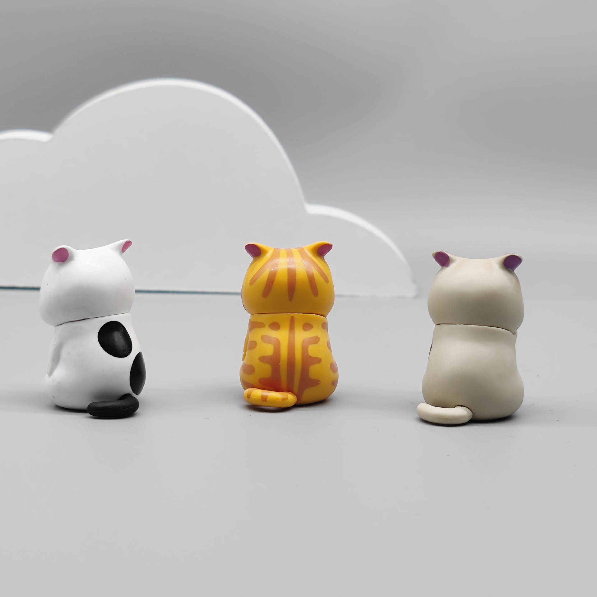 3款可爱捂脸猫手办 微景观办公室桌面摆件小公仔居家车载用品批发