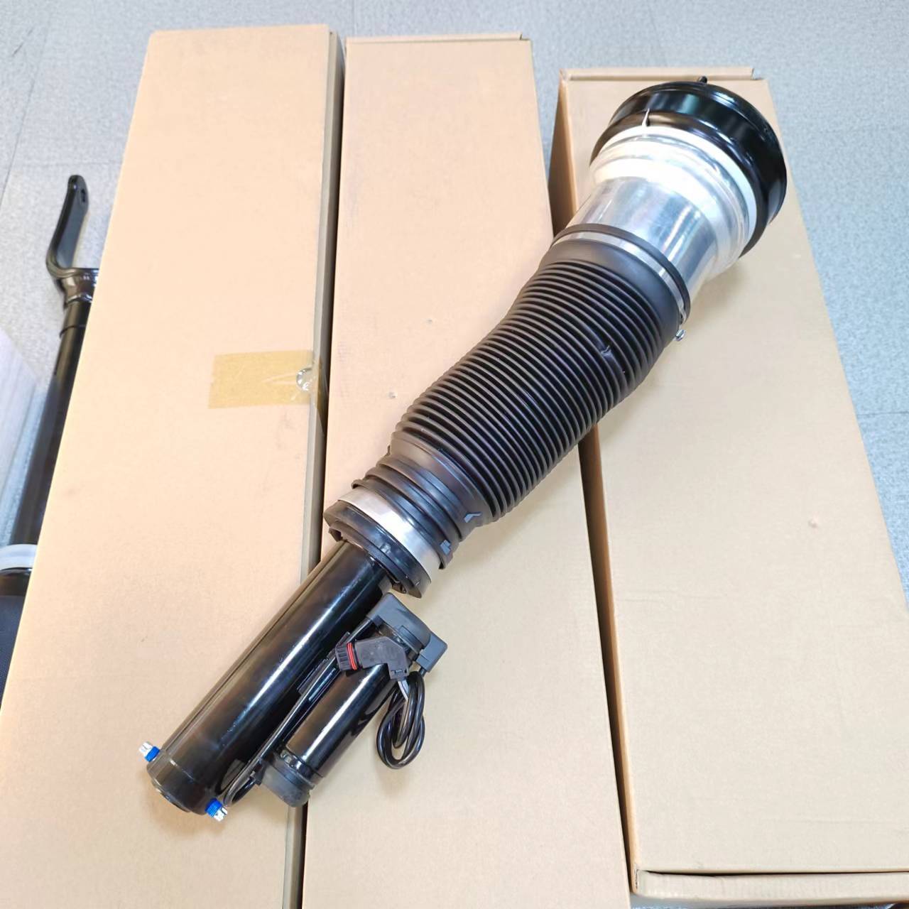 2203202438适用奔驰s级w220汽车空气悬挂减震器避震器前机半总成