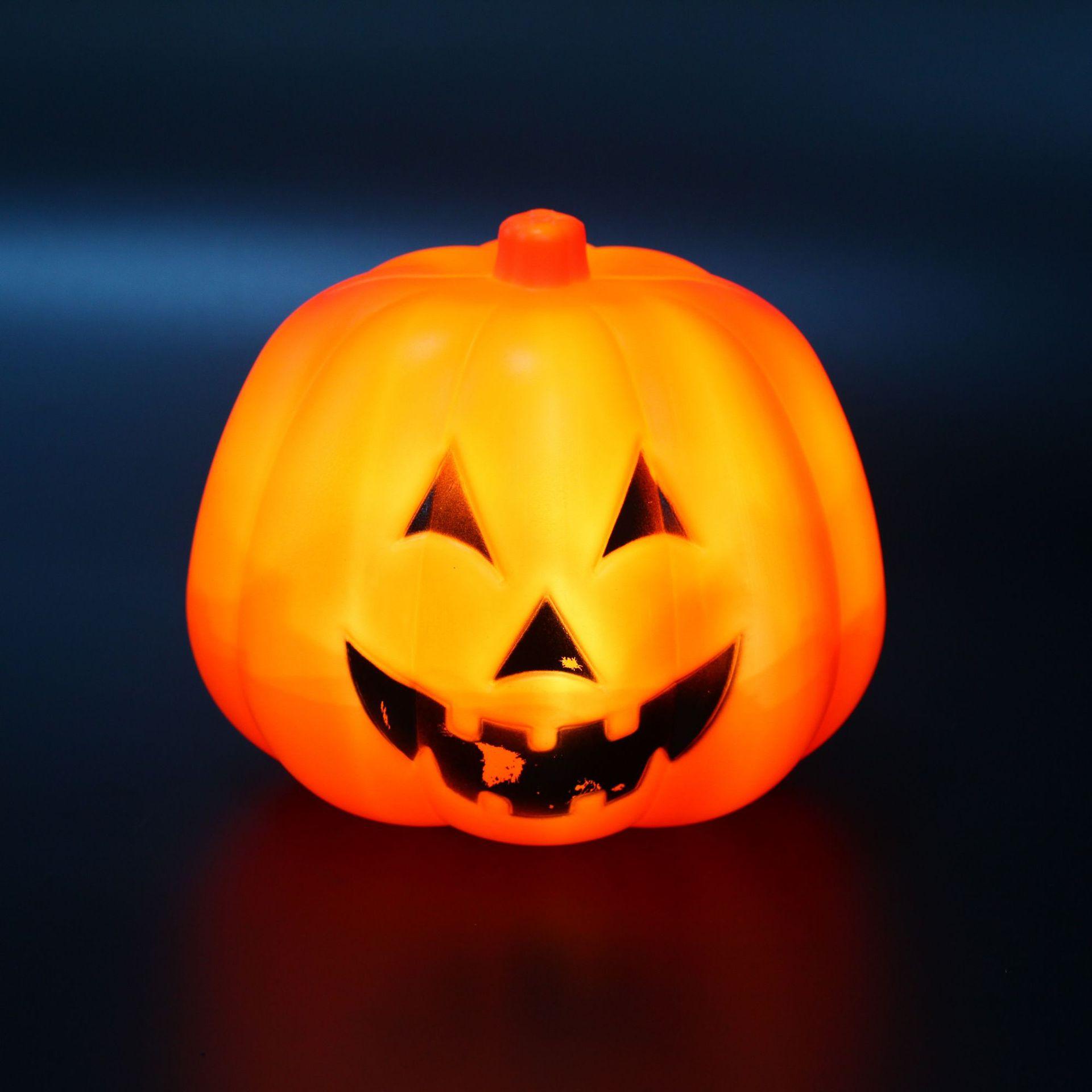 厂家直供节日派队道具万圣节南瓜灯摆件装扮整蛊道具发光恐怖发声