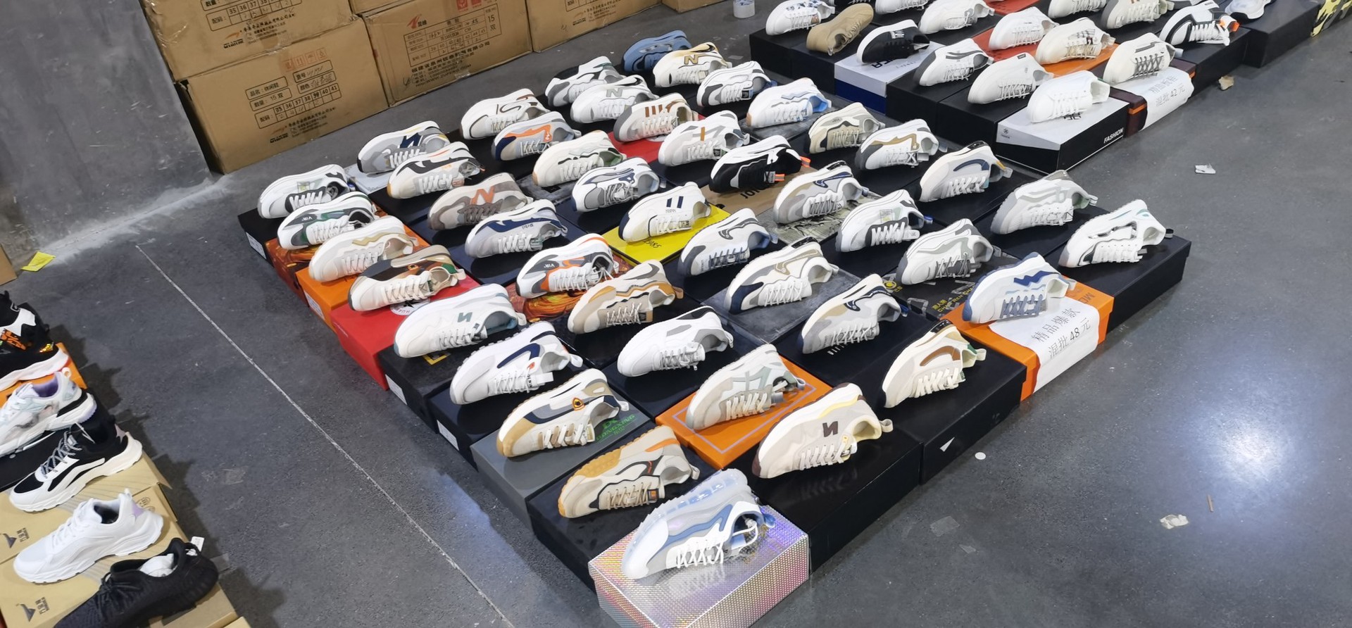 风云鞋服 品牌潮鞋杂款 明码标价 地摊实体客户首选