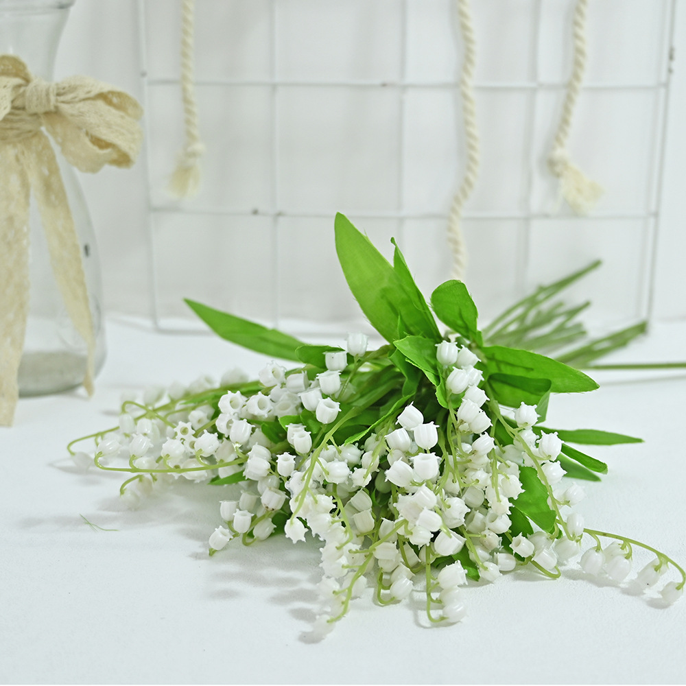 Simulation Handwriting 6 Fork Campanula Lily Fake Flower and Plastic Flower Home Soft Decoration Plant Wall Wedding Photography Props