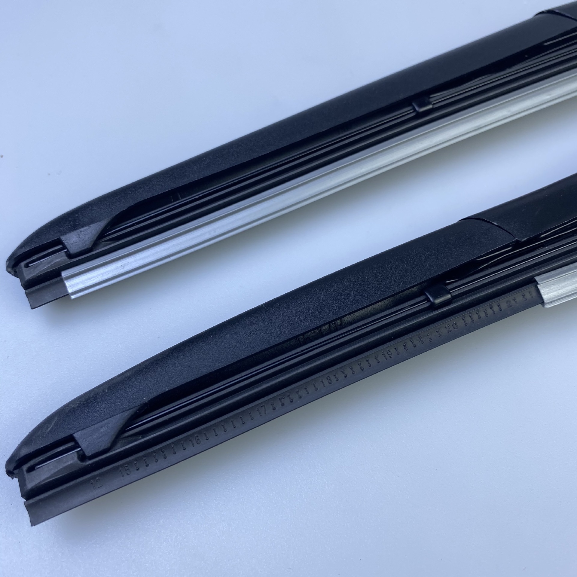 批发电动汽车通用u型五段式无骨雨刷凯美瑞款a级胶条雨刮器雨刮片