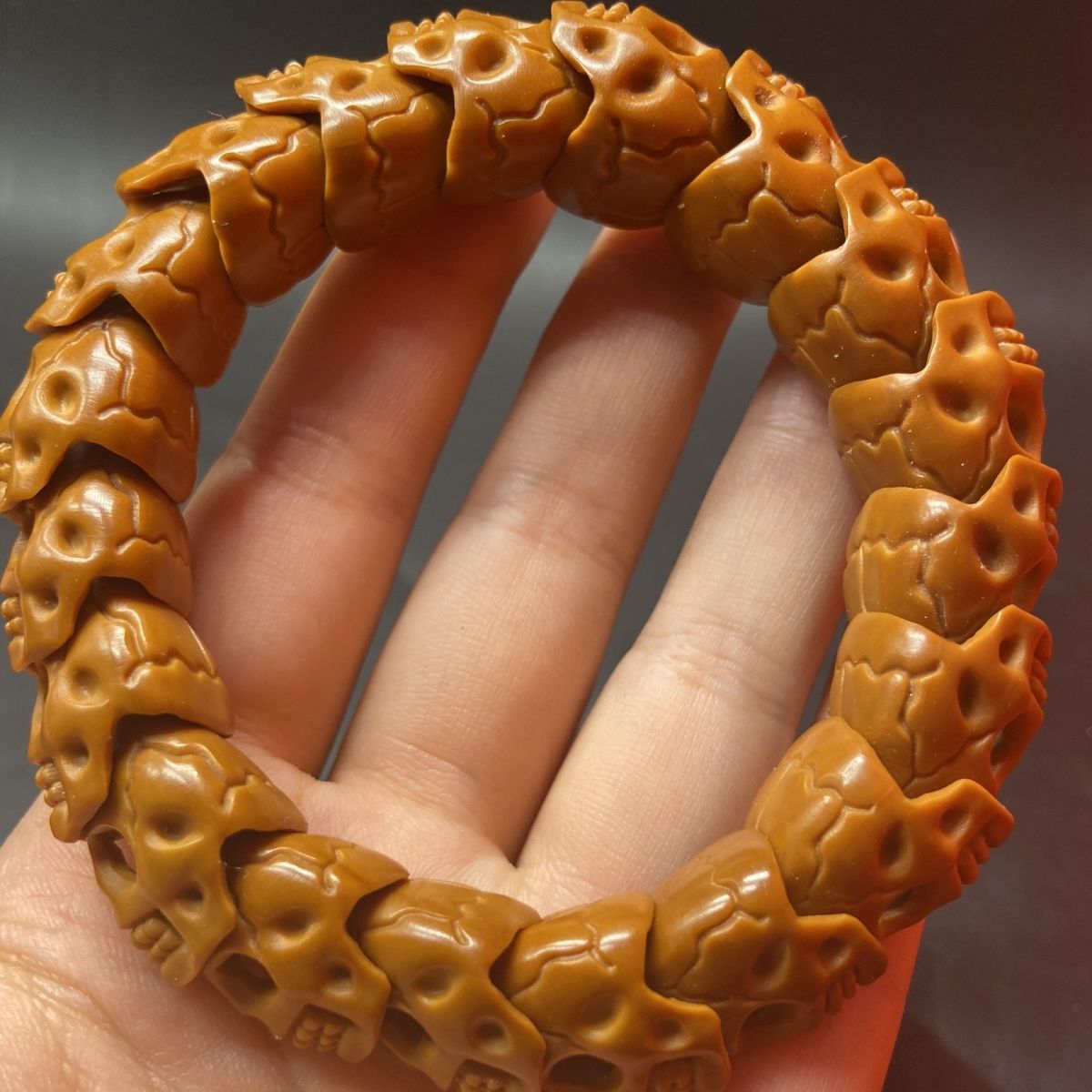 橄榄核雕刻精品路路通手串18颗籽,手机实拍所见所得霸气手持手串