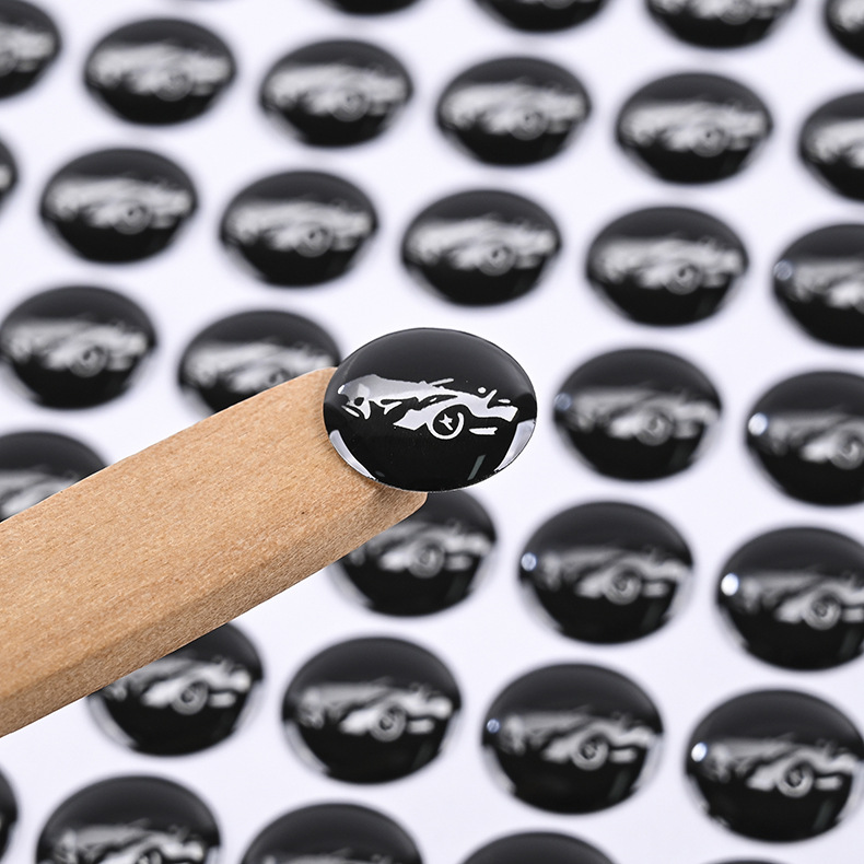 厂家直供滴塑不干胶印刷定做商标贴纸滴胶车标水晶滴塑不干胶