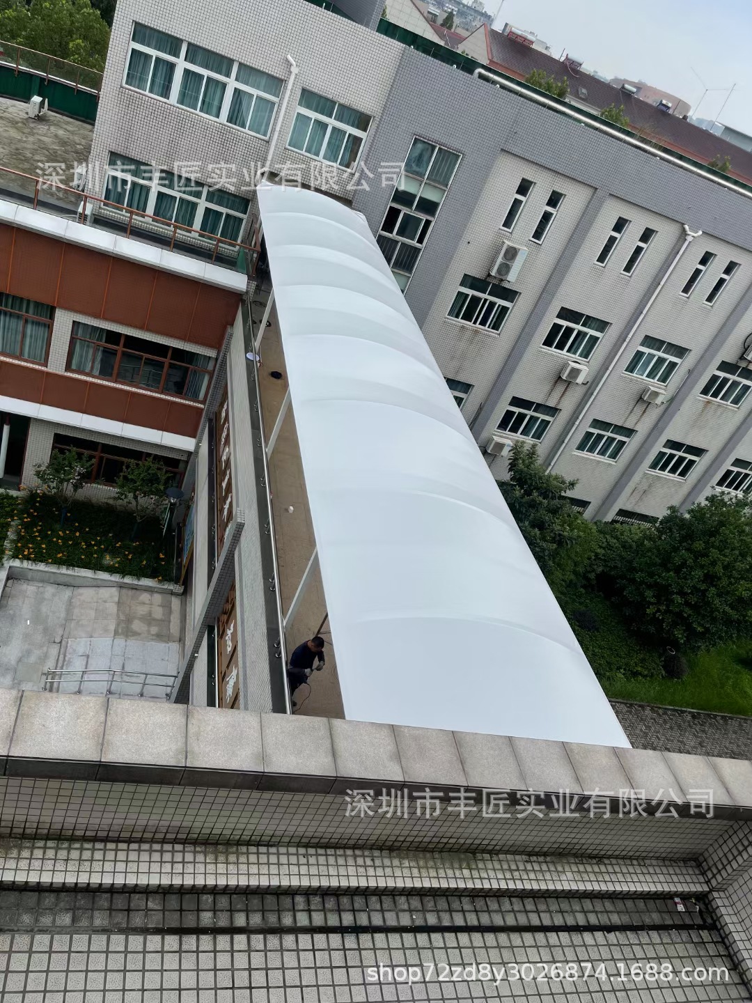 天桥人行道遮阳天台走廊张拉膜结构雨棚建筑连廊间抗台风积雪棚