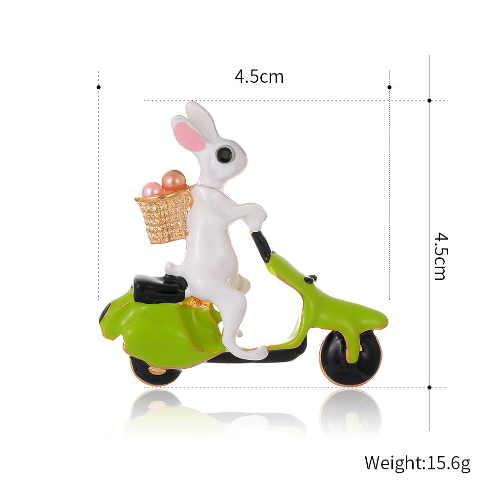 Oil Dripping Cute Pet Rabbit Riding Battery Car Brooch Fashion Cartoon Zodiac Creative Pin Animal Accessories