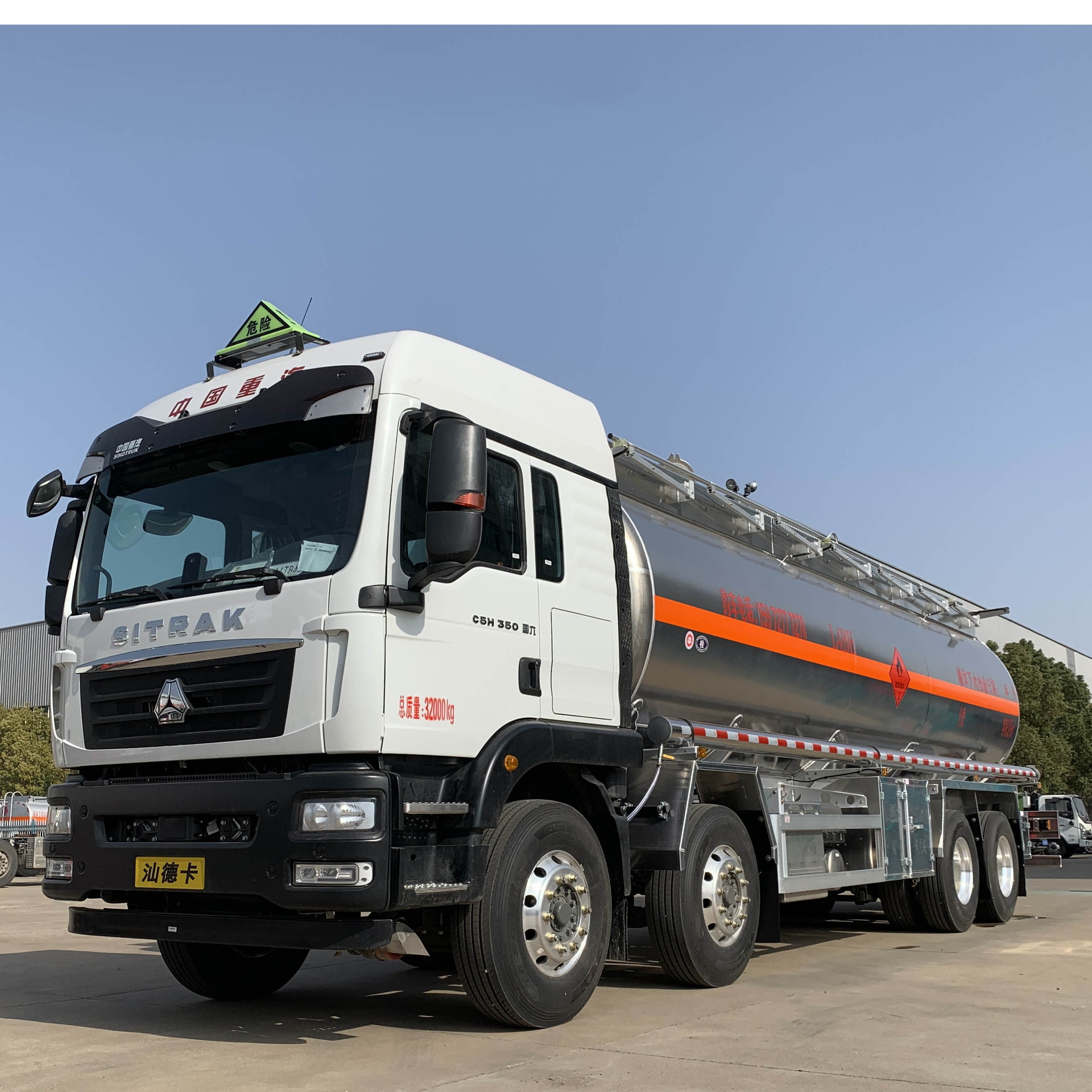 重汽汕德卡前四后八易燃液体运车车 危险品专用车辆