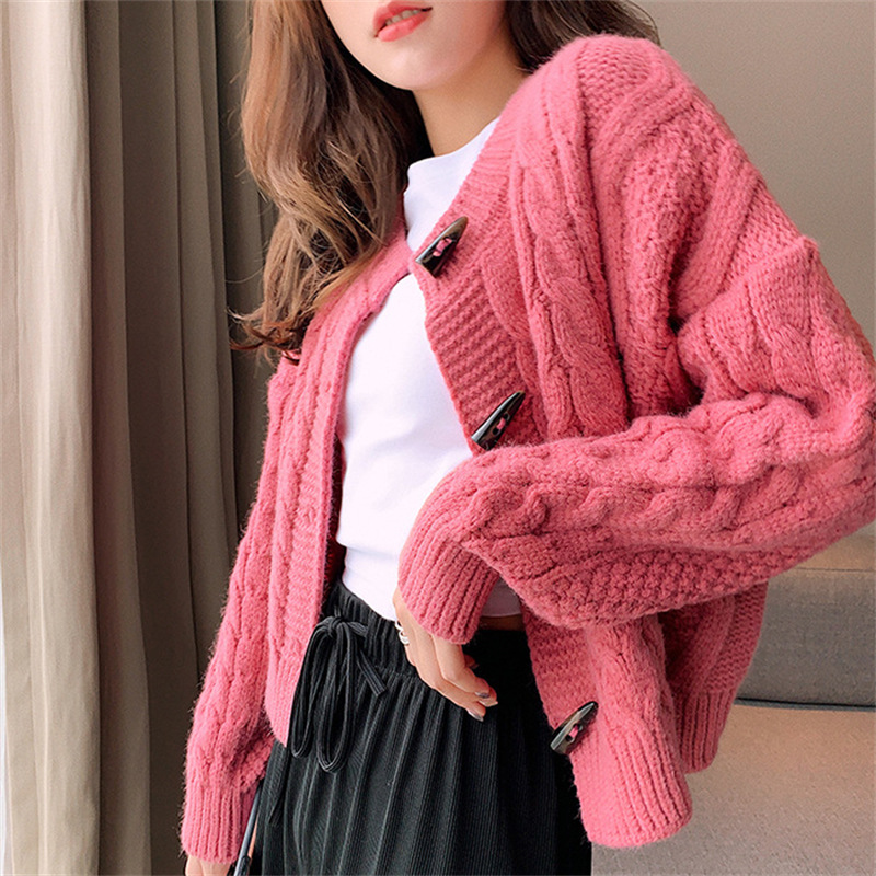 牛角扣毛衣外套女短款纯色宽松秋冬款复古百搭麻花针织开衫上衣潮