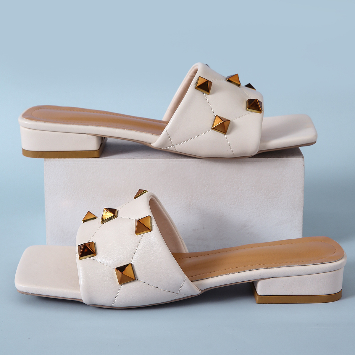 方头外贸大码凉拖女2021夏季新款一字外穿铆钉方跟低跟时装拖鞋潮