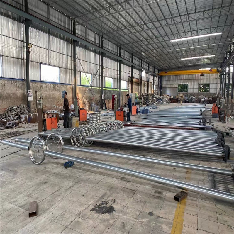 胡小姐 13509690208杆子尺寸有4米6米8米10米12米我司专业生产led路灯