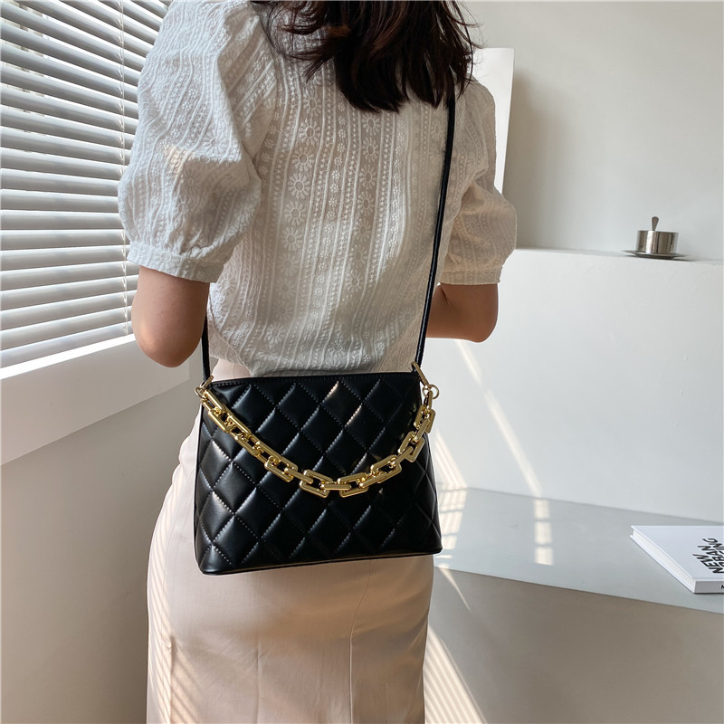 Fashionable Popular Bag Women's Bag New 2021 Fashionable Simple Texture Large Capacity Diamond Crossbody Bag Underarm Bag