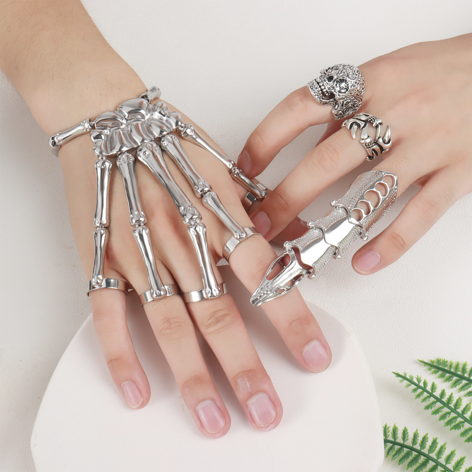 欧美新品万圣节手链朋克风夸张鬼手骷髅手链金属质感连指手链