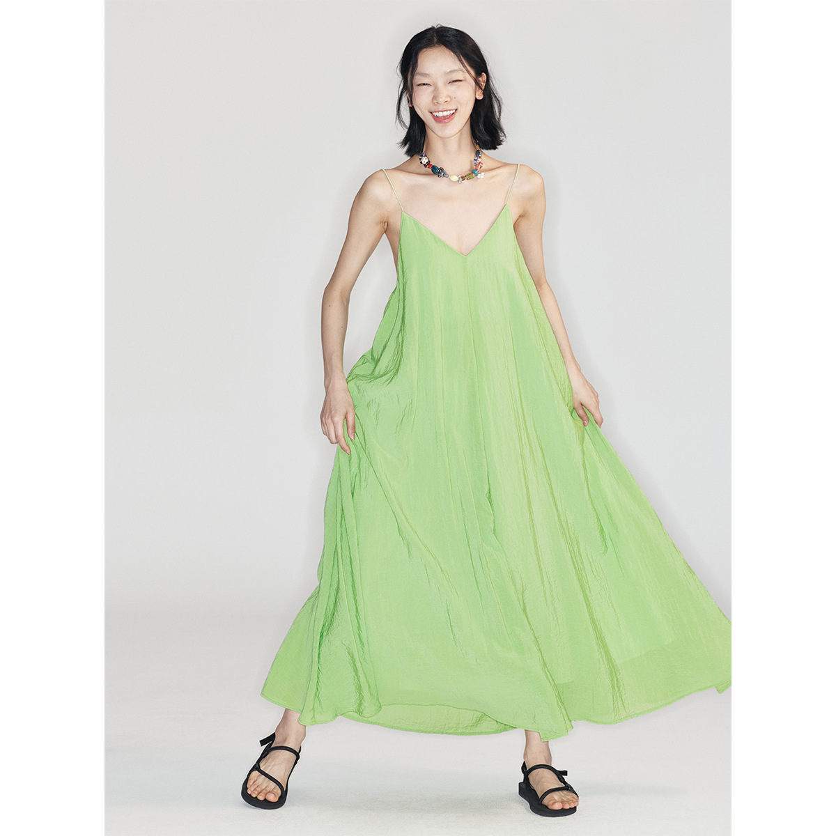 [识时]新品纯色肌理感内衬长裙口袋v领可调节抽绳吊带连衣裙V6022