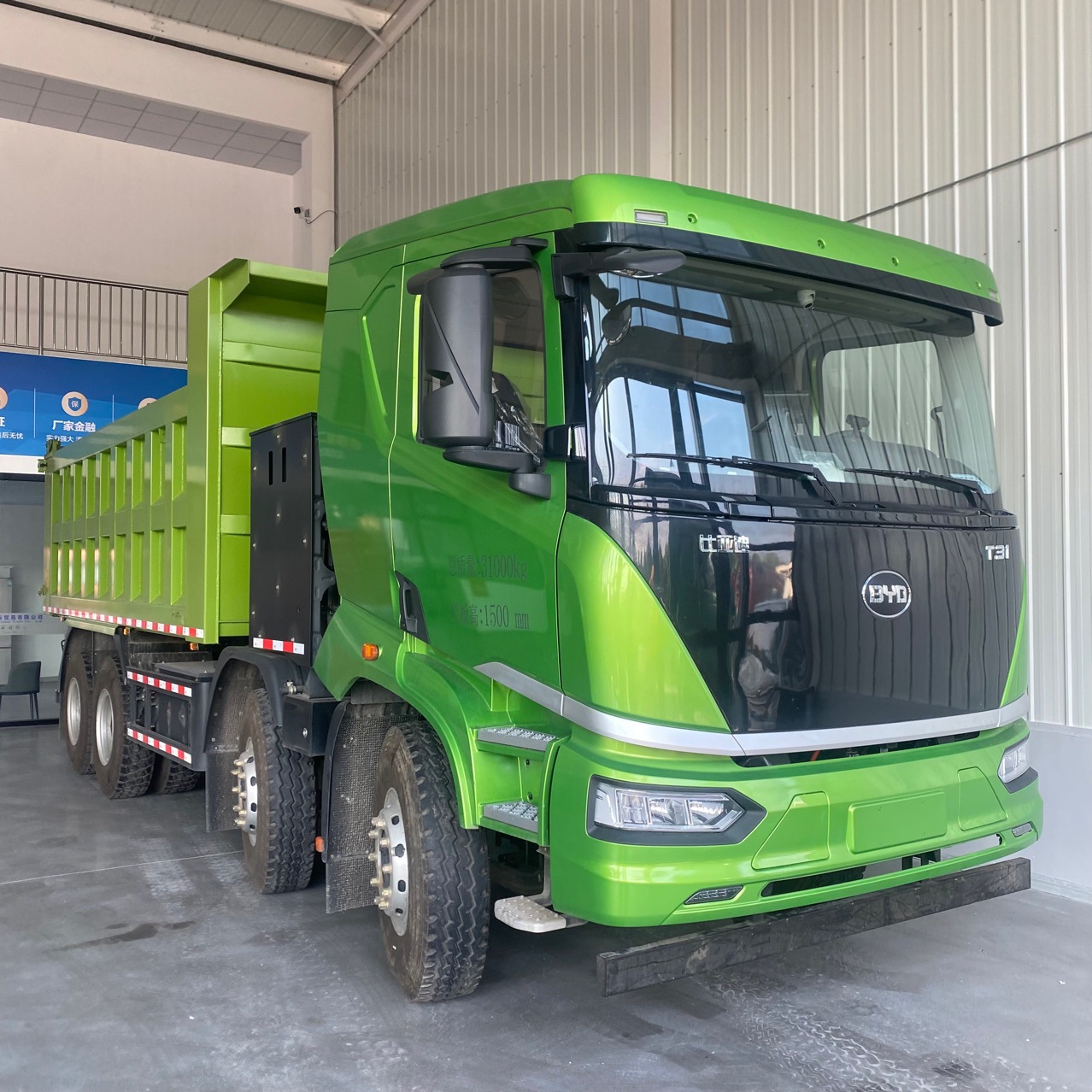 出口版比亚迪新能源电动前四后八自卸车翻斗车矿石运输车