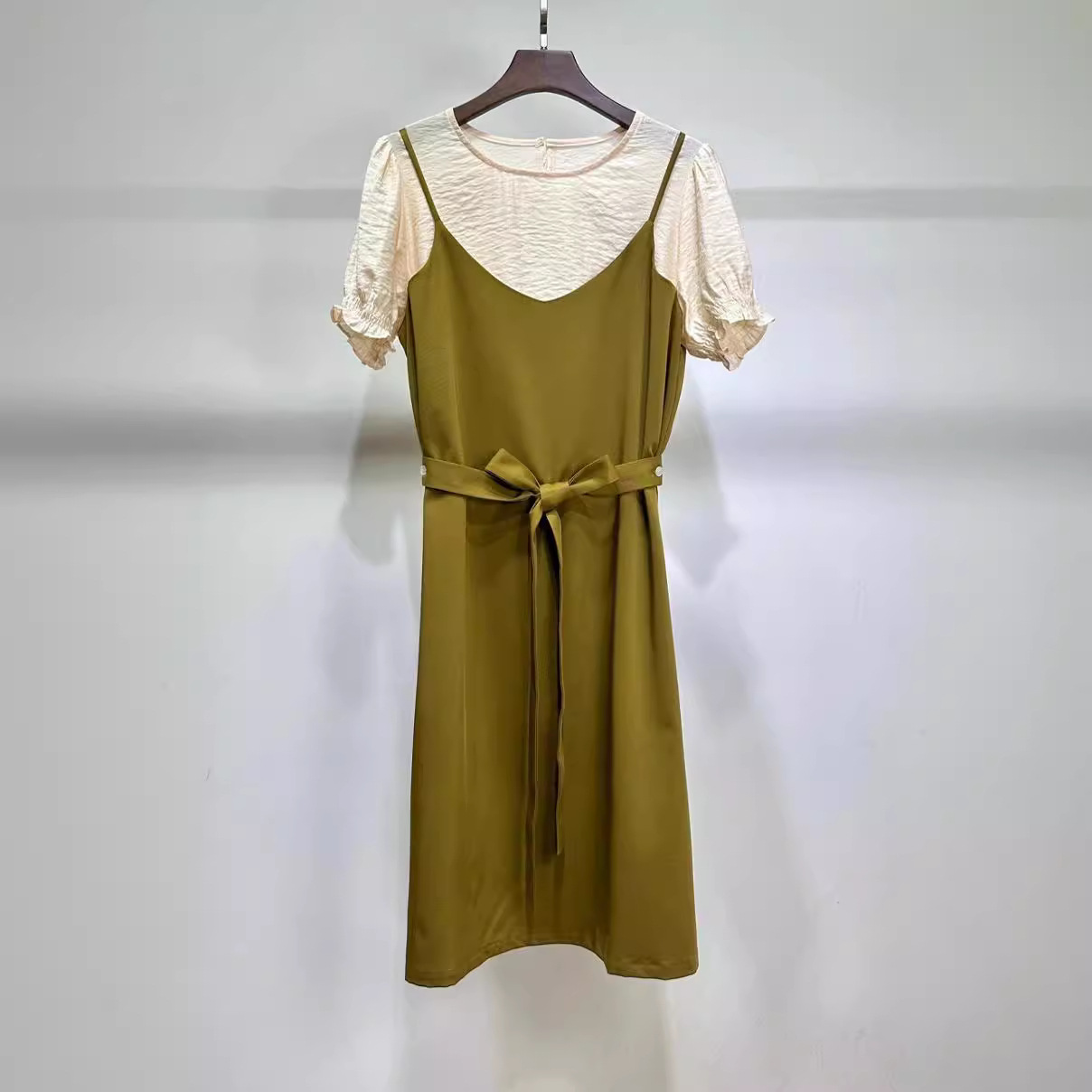 南油轻奢气质女装夏季新款连衣裙假两件吊带连衣裙高端时尚连衣裙