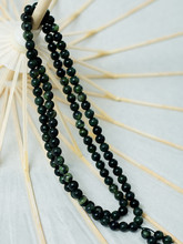 西藏林芝天然珠宝药王石墨绿玉强磁养生保健玉石有活性磁手串项链