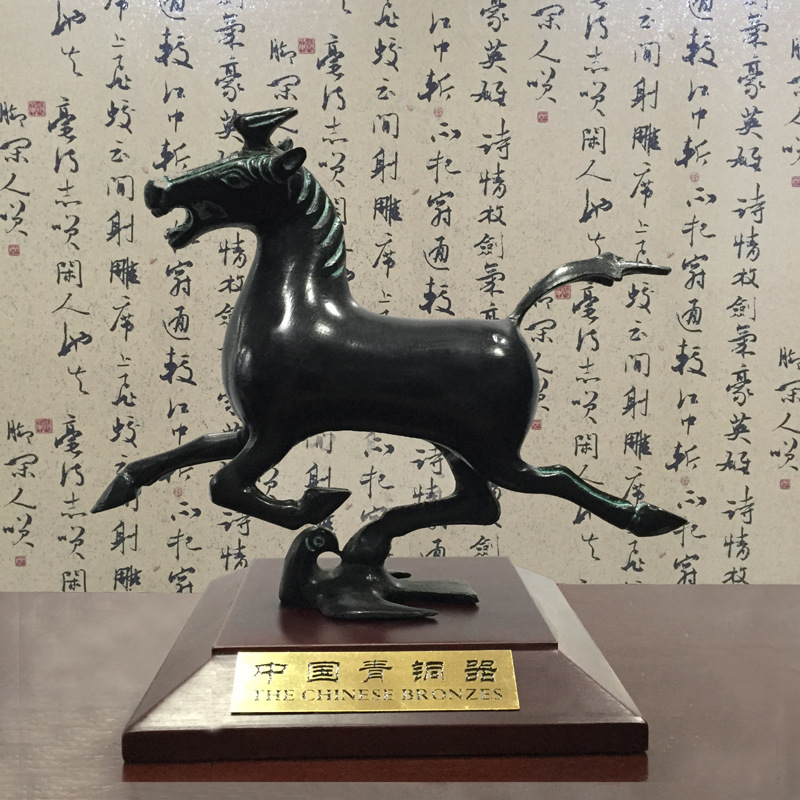 马踏飞燕 铜奔马 居家摆件 办公室摆件 小摆件艺术品 铜马九翼虎