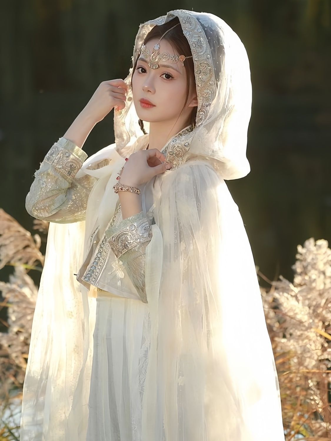 汉服敦煌女超仙飞天拍照异域飘逸全套古装公主西域超仙斗篷旅拍服