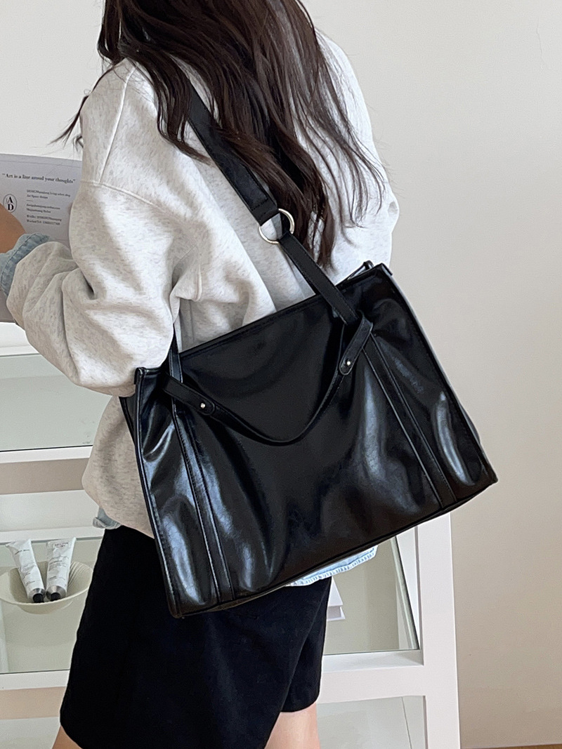 Women's Bag 2023 New Fashion Large Capacity Portable Tote Bag Student Class Commuting One Shoulder Big Crossbody Bag