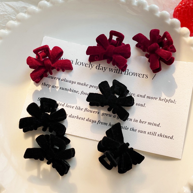 Autumn and Winter Velvet Bow Niche Design Sense Small Clip Bangs Broken Hair Small Hairpin Headdress Side Clip Hair Accessories