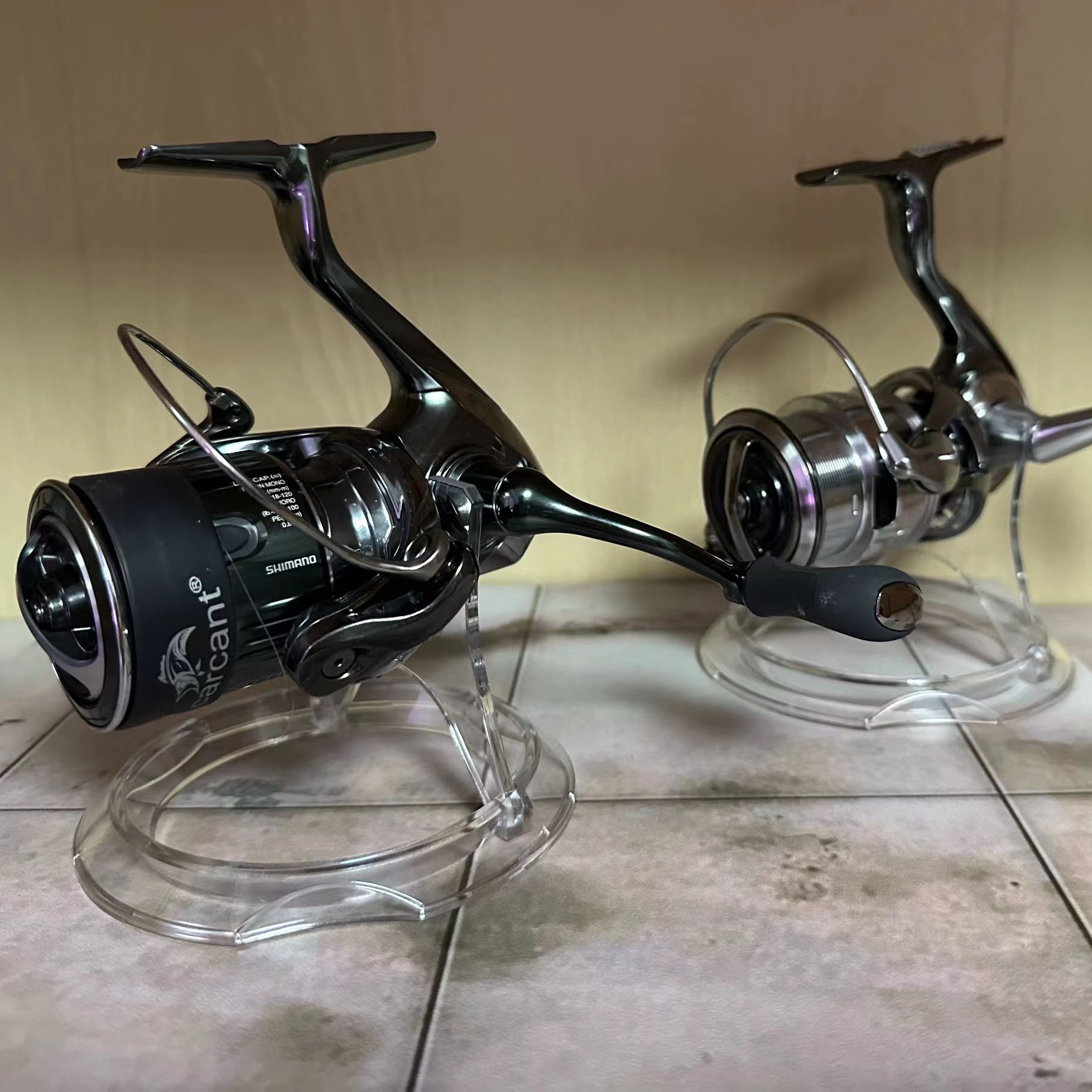 路亚斯泰拉纺车轮渔轮鱼轮路亚轮钓鱼架子展示柜收纳摆放展希晨