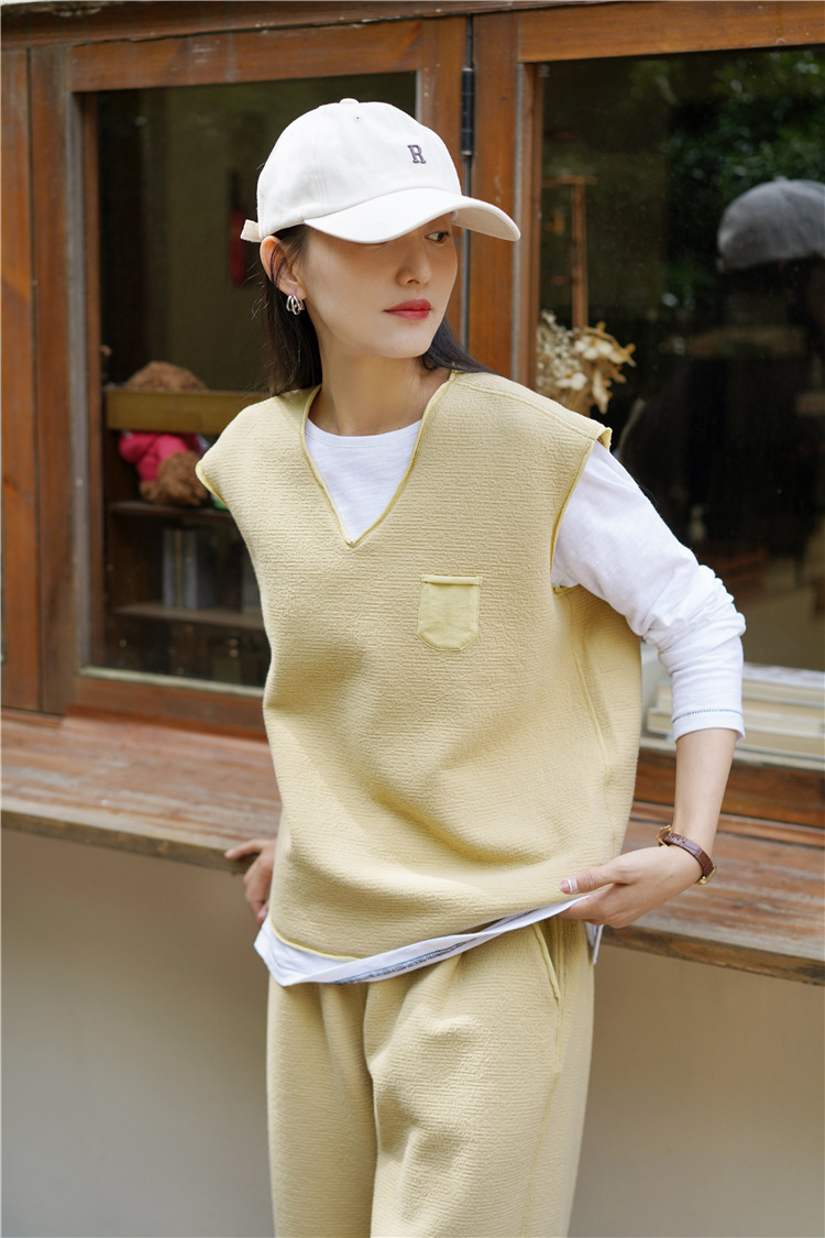 2023秋新 文艺蓬松空气层拼毛织宽松舒适高弹包肩袖v领马甲背心女