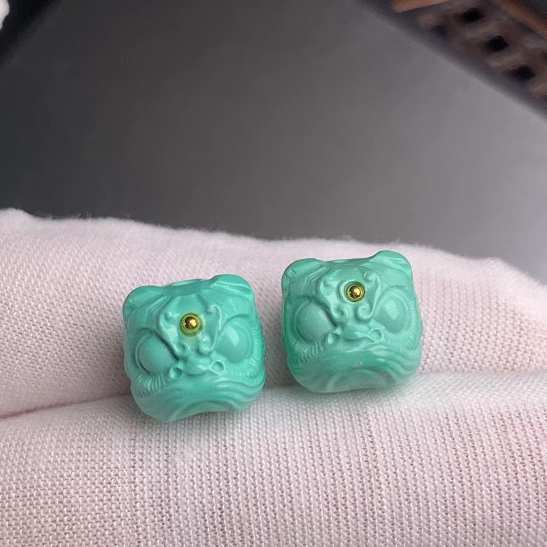 天然菱镁矿绿松石醒狮雕刻件背云腰珠金刚菩提百香籽手串文玩配饰