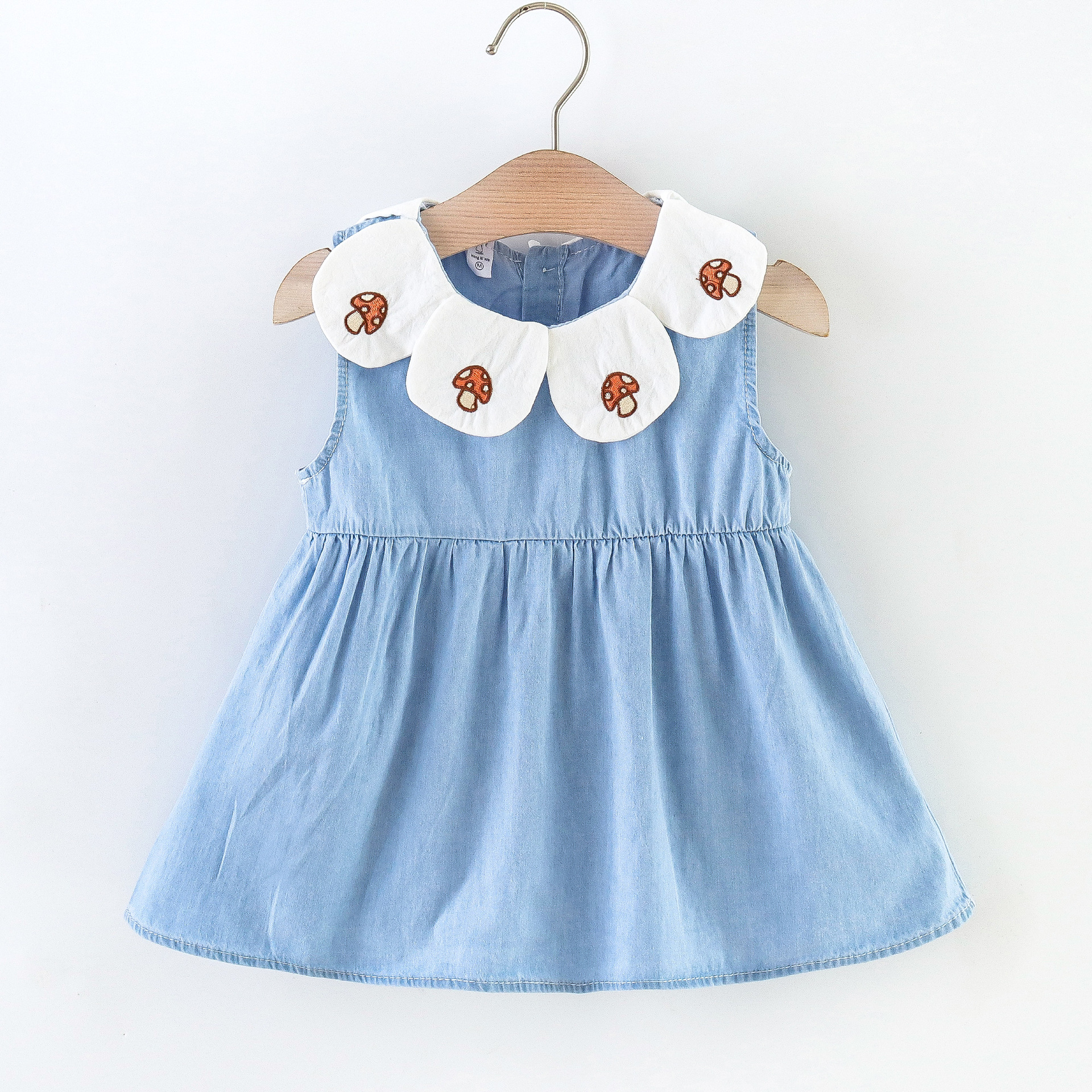 女童连衣裙夏季童装新款可爱小翻领蘑菇刺绣背心裙儿童无袖牛仔裙