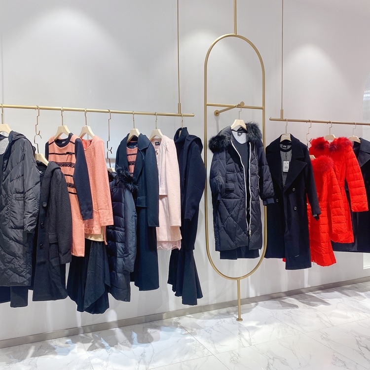 乔乔jojo 21冬潮流女装品牌一手走份 快手直播新款女装实体店加盟