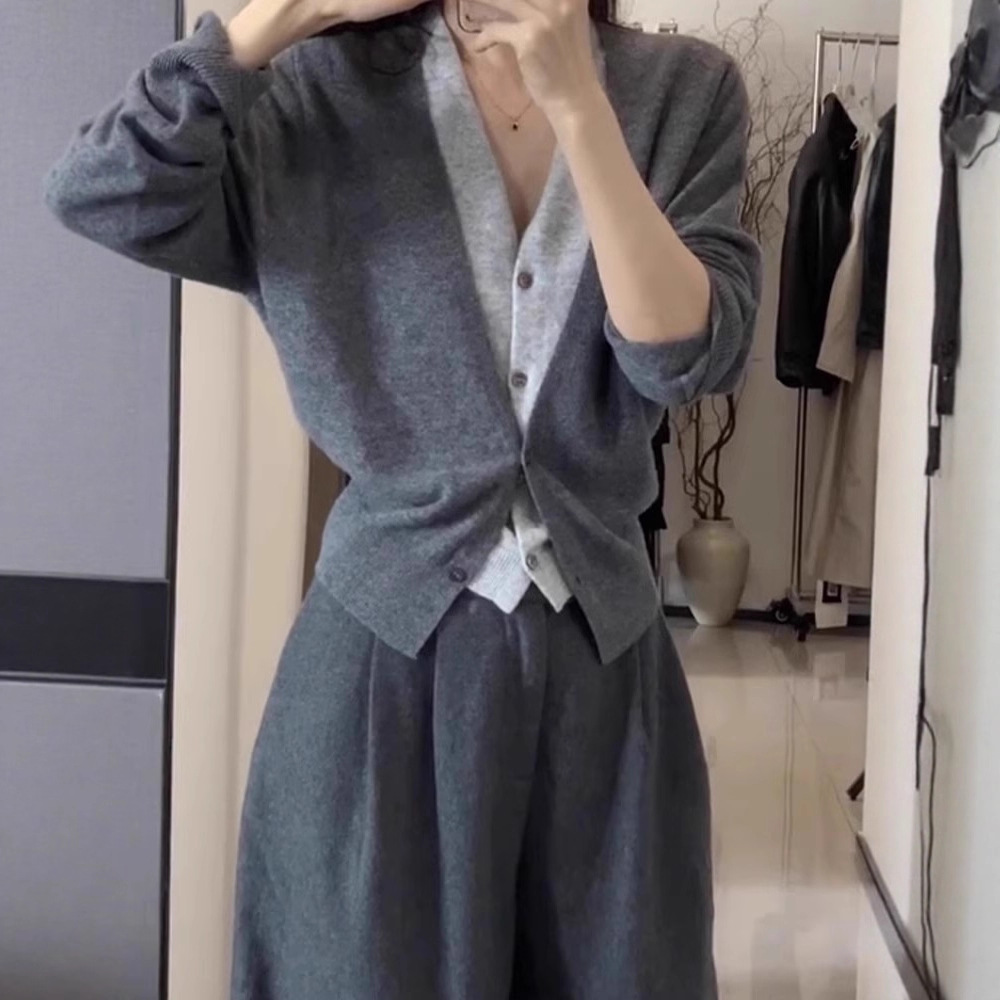 假两件100%纯羊毛开衫女秋冬新款时尚休闲V领拼色针织外套上衣潮