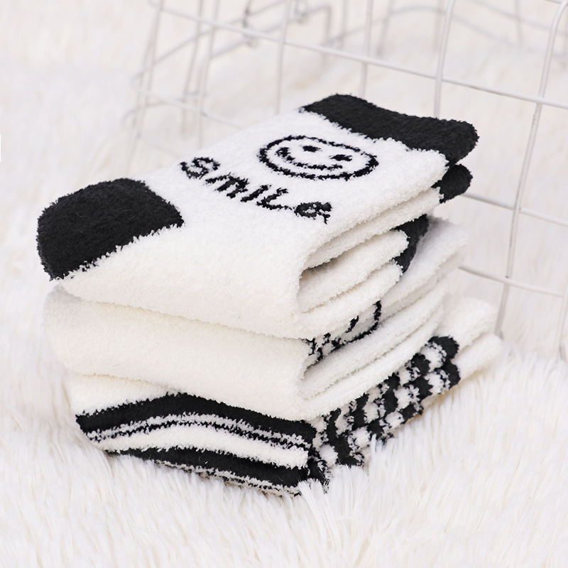 cartoon children‘s socks wholesale black and white smiley face terry socks towel socks thickened thermal coral fleece baby socks