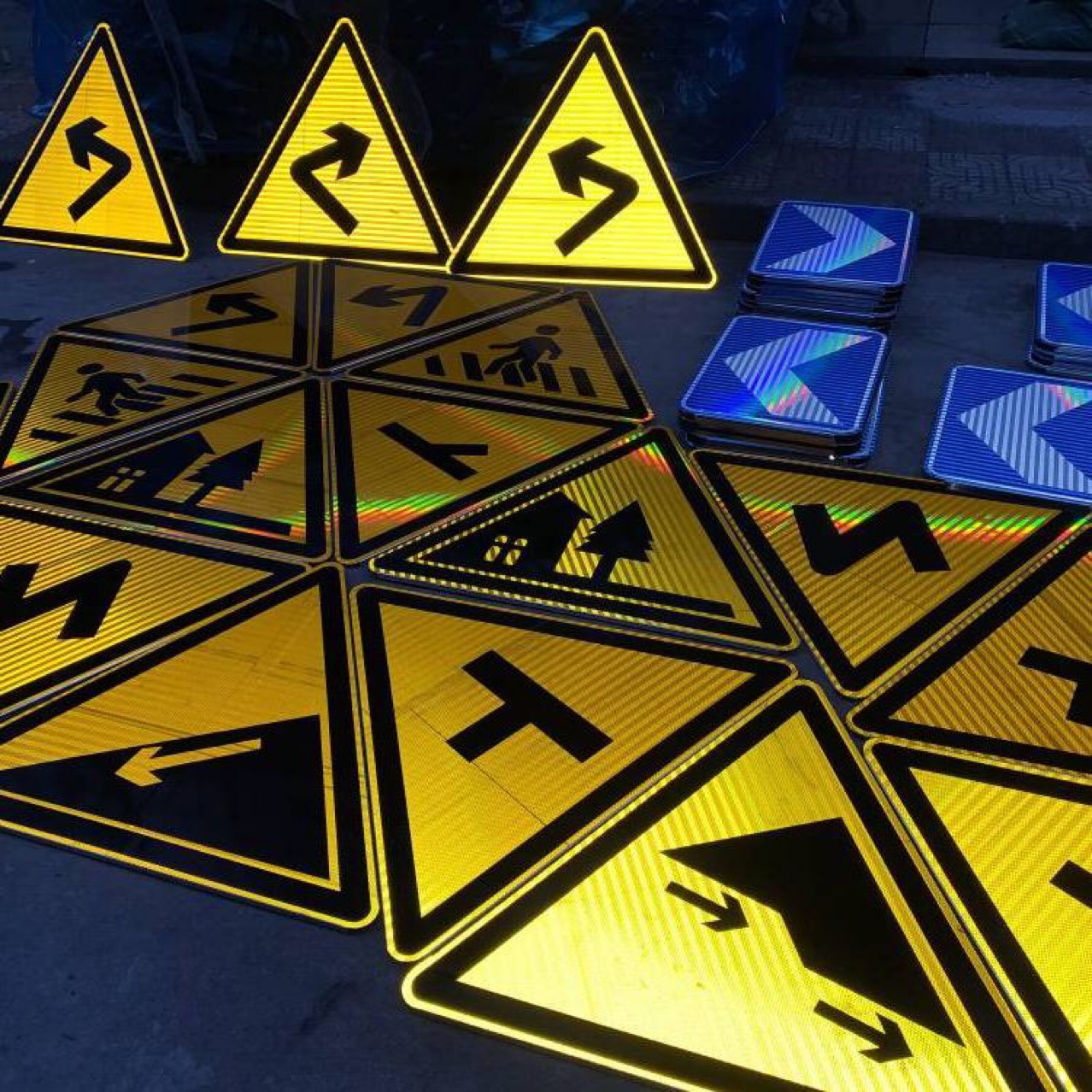 厂家定制铝板标志牌高速路交通标志牌快速路反光膜标志牌