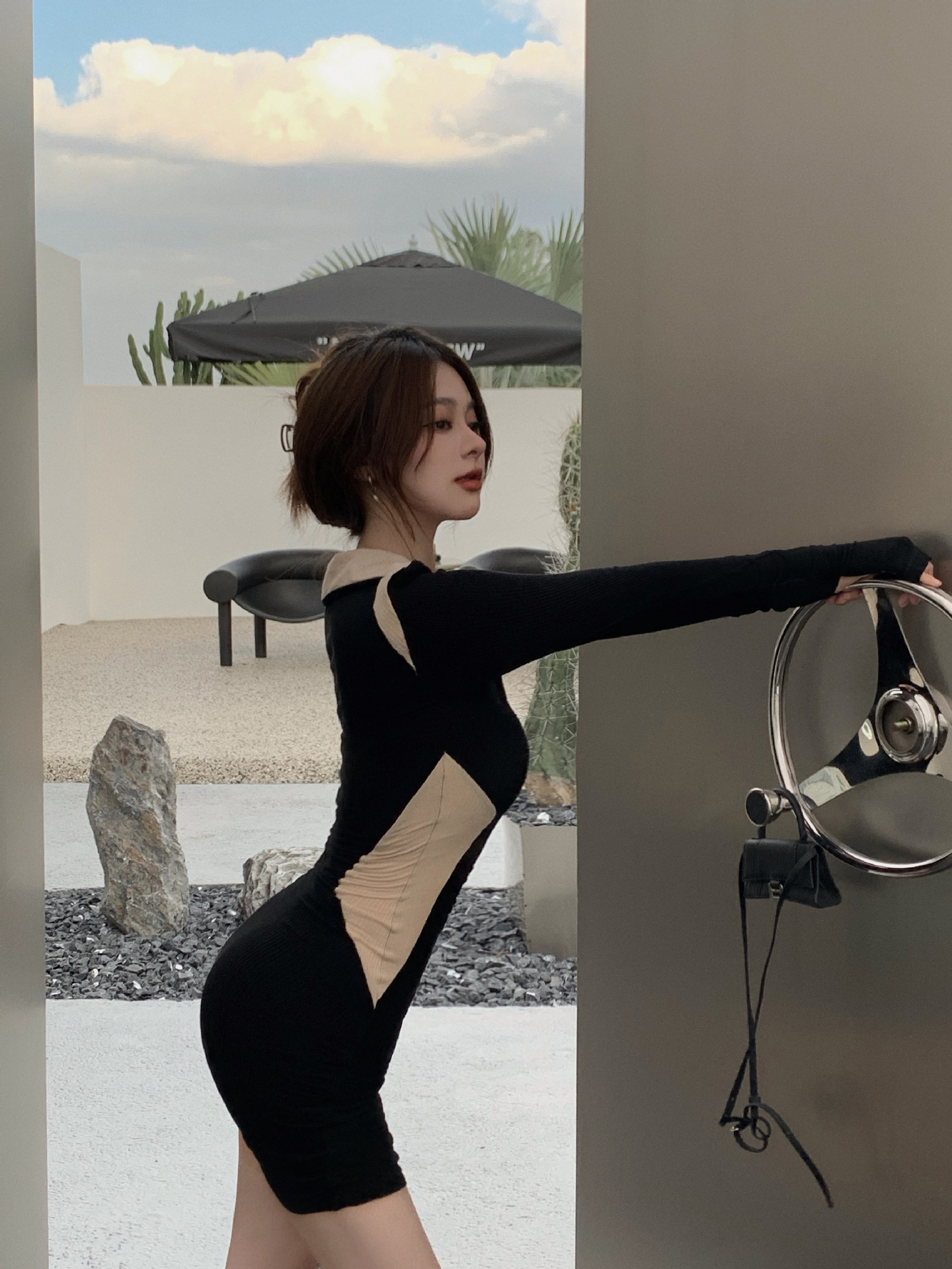 腰部镂空性感连衣裙图片