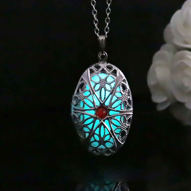 椭圆镂空夜光石吊坠复古项链 外贸热销发光饰品 夜光吊坠厂家直销