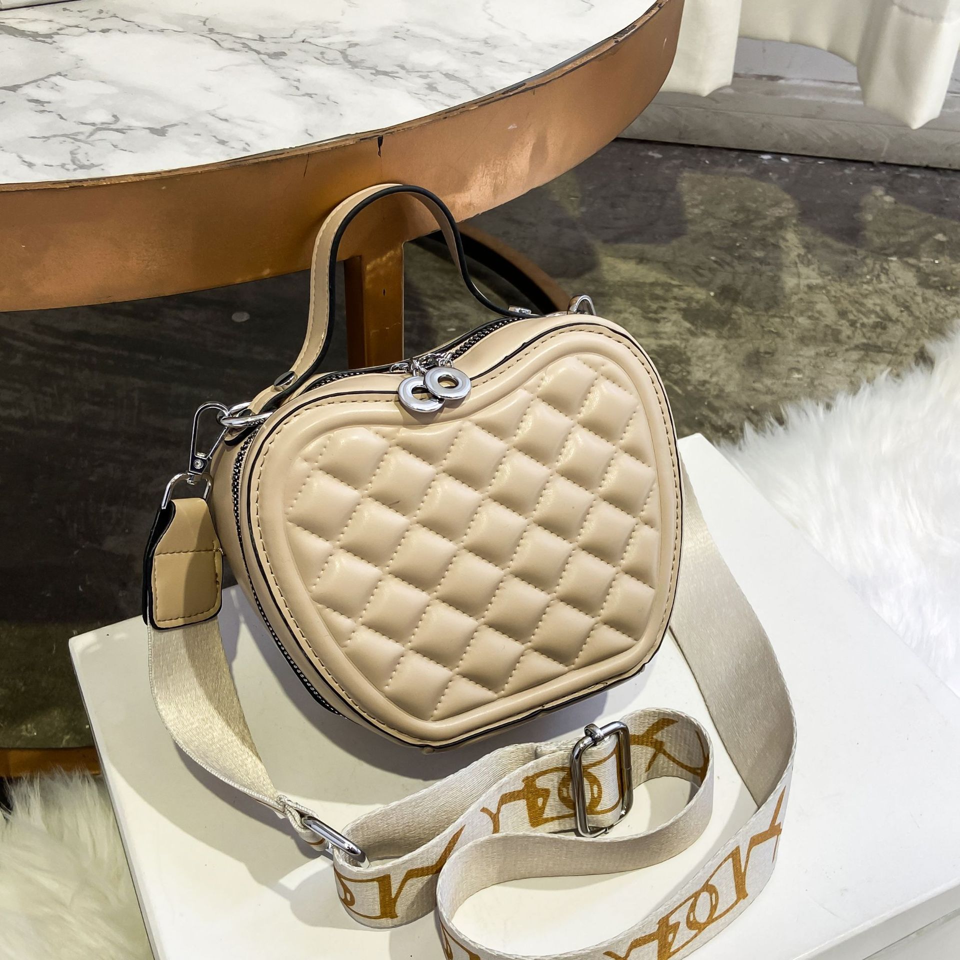 2021秋冬新款苹果形状格子包包时尚肩带双拉链小方包单肩斜挎女包